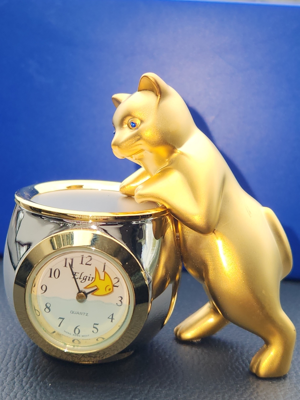 Elgin Golden Cat Quartz Clock Peering Into A Fishbowl